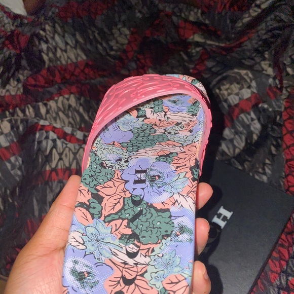 Coach Slides - Picture 2 of 5